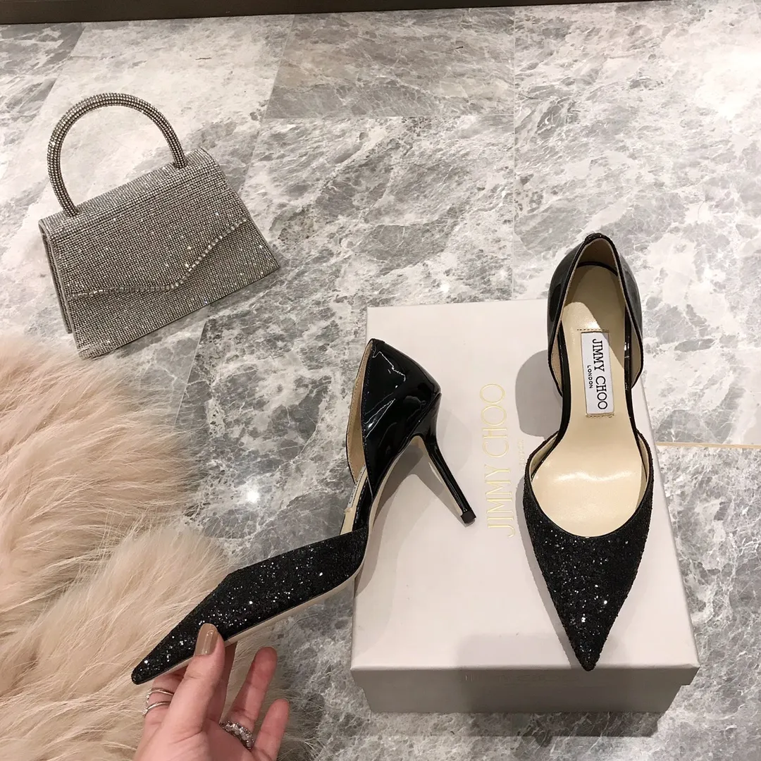 👟👟Ex-factory price👟👟Ex-factory price 520👟👟 Women's Shoe Factory 𝐉𝐢𝐦𝐦𝐲 𝐂𝐡𝐨𝐨 A pair of high heels that can conquer all men, a must-have item for all-match annual meetings Bilng Bilng is so beautiful that no one can take a breath away Material: Special Cretan spliced cow patent leather, sheepskin lining, Italian genuine leather outsole Heel height: 8cm Three colors: black, nude, silver Size: 35-39